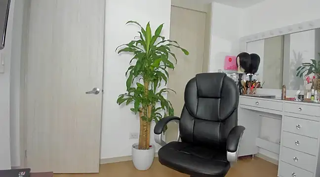 Snapshot of charlotte_tiller chatting on January 2025 08:40:02 PM charlotte tiller online show from January 2025 08:40:02 PM