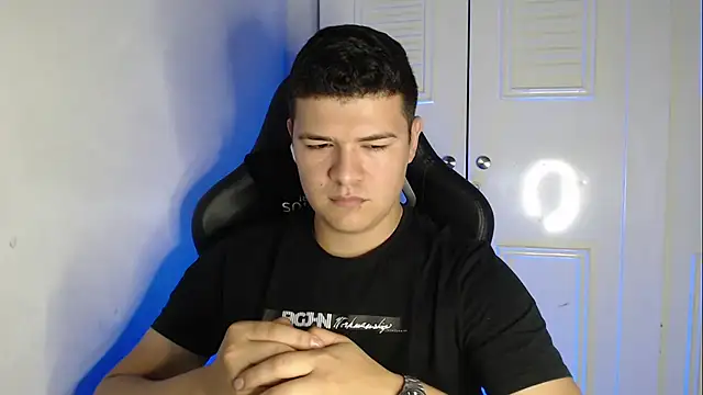 Plug Control online show from September 2025 04:45:02 AM