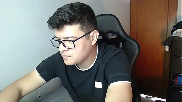 Plug Control online show from December 2025 05:43:02 PM