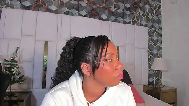 lia mariana online show from December 2025 04:19:01 AM