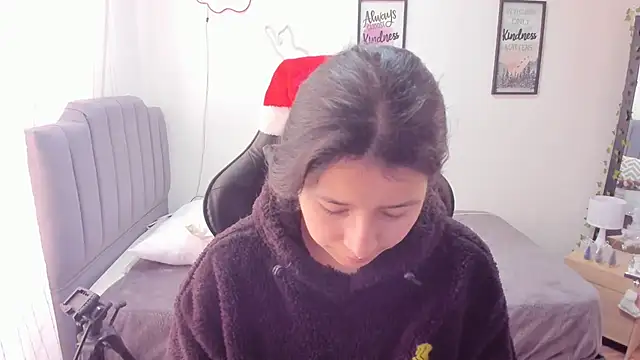 Snapshot of Amy_joones chatting on December 2024 03:20:02 PM Amy joones online show from December 2024 03:20:02 PM