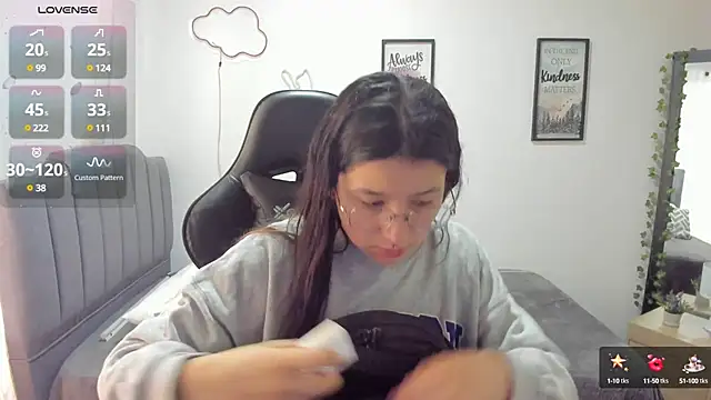 Snapshot of Amy_joones chatting on January 2025 12:58:02 PM Amy joones online show from January 2025 12:58:02 PM