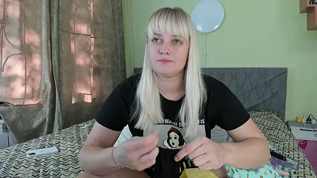 Kira Miler online show from September 2025 05:52:02 AM