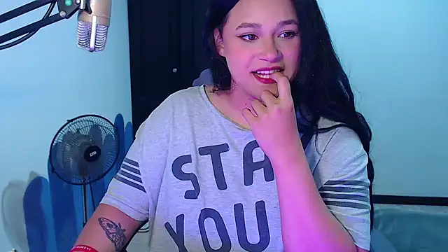 Snapshot of Luciernaga18 chatting on October 2025 01:49:02 AM Luciernaga18 online show from October 2025 01:49:02 AM