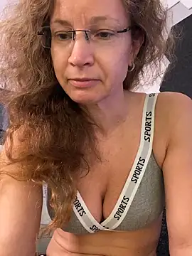 Snapshot of AnnikaRose chatting on June 2026 03:15:02 AM AnnikaRose online show from June 2026 03:15:02 AM