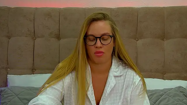 MariaNeumann online show from March 2025 07:03:01 AM