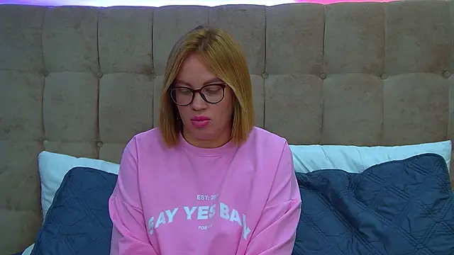 MariaNeumann online show from September 2025 07:08:01 AM