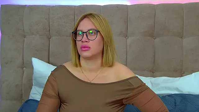 MariaNeumann online show from September 2025 06:46:02 PM