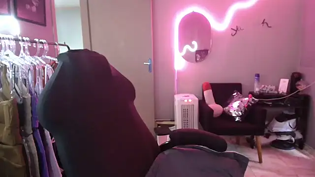 HotRuiva online show from January 2025 01:32:02 PM