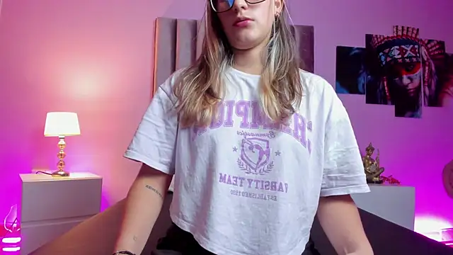 Giia paiige18 online show from February 2025 03:56:01 AM