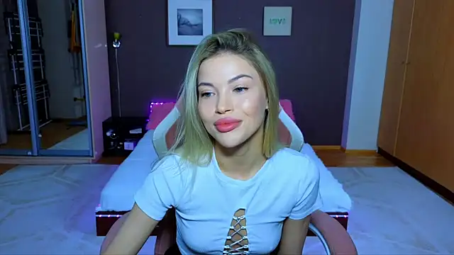 EmmyMills online show from January 2025 10:08:02 PM