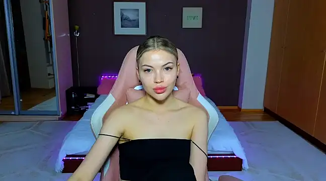 EmmyMills online show from March 2025 10:05:02 PM