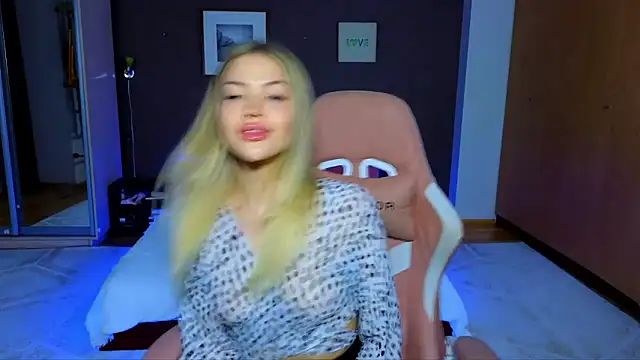 EmmyMills online show from March 2025 06:32:01 PM