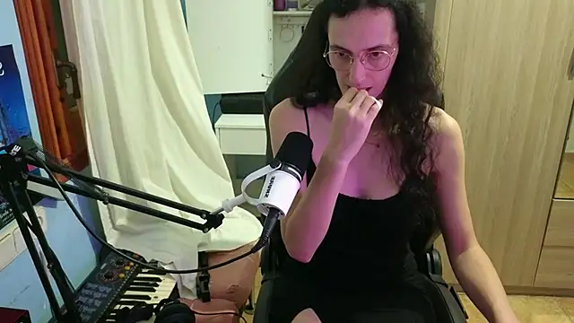 MemiKouki online show from May 2026 08:50:02 PM