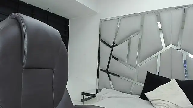 Catherinee69 x online show from February 2026 03:25:02 AM