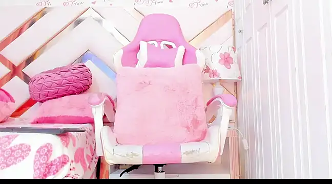 Snapshot of BriggitteEbonny chatting on December 2024 06:00:02 AM BriggitteEbonny online show from December 2024 06:00:02 AM