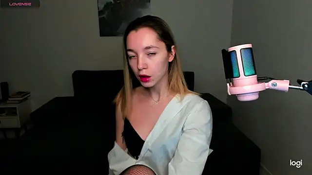 MiaThaine online show from December 2024 01:59:02 PM