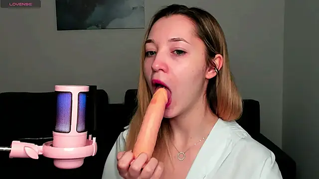 MiaThaine online show from December 2024 08:04:01 PM