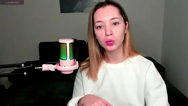 MiaThaine online show from January 2025 12:57:02 PM