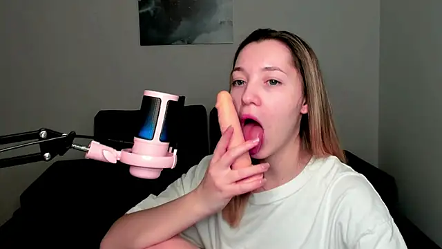 MiaThaine online show from January 2025 02:40:01 AM