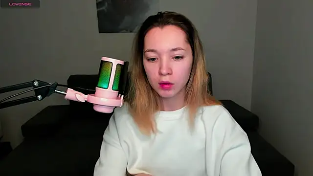 MiaThaine online show from January 2025 01:03:01 PM