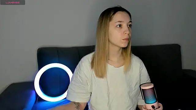 MiaThaine online show from February 2025 01:59:01 PM