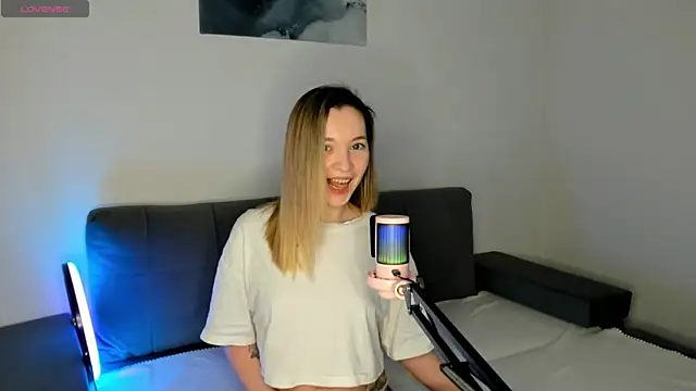 MiaThaine online show from February 2025 12:41:01 AM