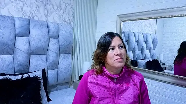 charlotte  G online show from November 2025 11:42:02 AM