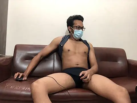 Zeuhorny online show from October 2025 04:37:01 PM