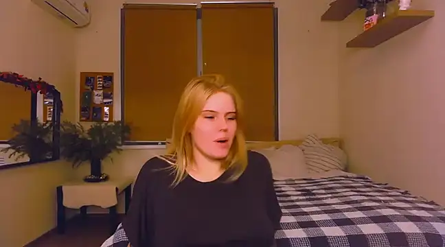 Snapshot of VoluptuousDreams chatting on December 2024 05:53:02 PM VoluptuousDreams online show from December 2024 05:53:02 PM