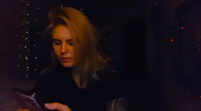 Snapshot of VoluptuousDreams chatting on December 2024 06:16:01 PM VoluptuousDreams online show from December 2024 06:16:01 PM