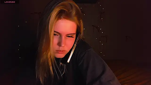 Snapshot of VoluptuousDreams chatting on February 2025 03:08:01 PM VoluptuousDreams online show from February 2025 03:08:01 PM