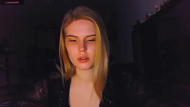 Snapshot of VoluptuousDreams chatting on March 2025 02:21:01 PM VoluptuousDreams online show from March 2025 02:21:01 PM