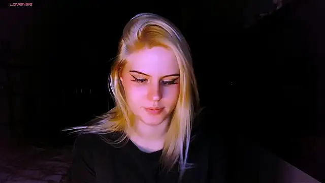 Snapshot of VoluptuousDreams chatting on March 2025 04:11:01 PM VoluptuousDreams online show from March 2025 04:11:01 PM