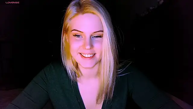 Snapshot of VoluptuousDreams chatting on March 2025 03:58:02 PM VoluptuousDreams online show from March 2025 03:58:02 PM