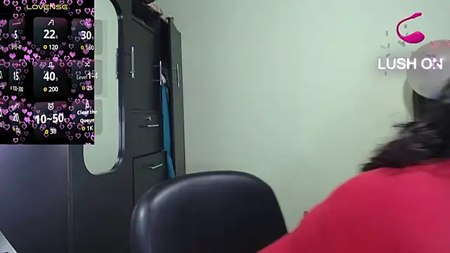 hairyglad69 online show from October 2025 01:41:01 PM