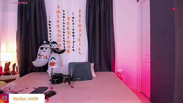 MarilynSmIith online show from October 2025 11:43:01 AM