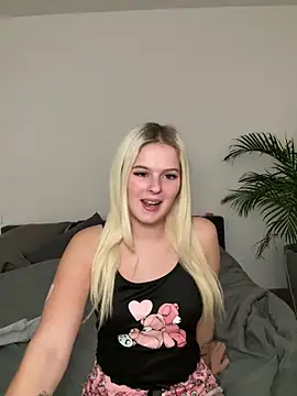 Snapshot of Allylove03 chatting on December 2024 09:28:02 PM Allylove03 online show from December 2024 09:28:02 PM