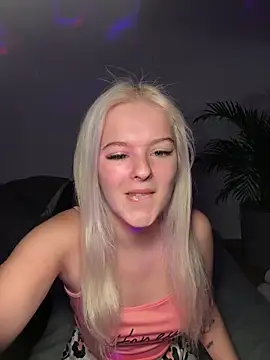 Snapshot of Allylove03 chatting on January 2025 06:46:01 AM Allylove03 online show from January 2025 06:46:01 AM