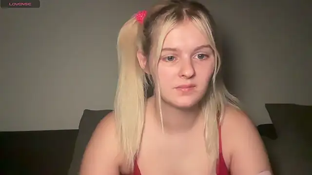 Snapshot of Allylove03 chatting on October 2025 06:05:02 PM Allylove03 online show from October 2025 06:05:02 PM