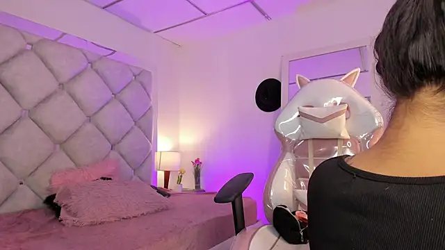 alessiaferry online show from November 2025 04:42:02 PM