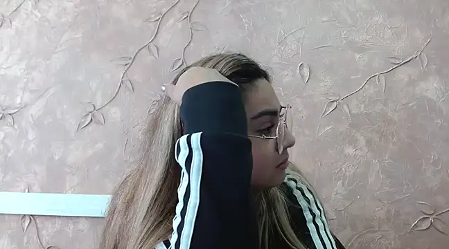 Miabonnett  online show from February 2025 07:07:01 PM