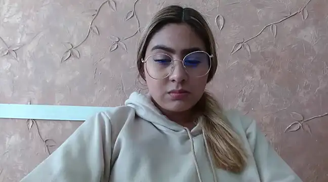 Miabonnett  online show from February 2025 04:17:02 PM