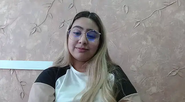 Miabonnett  online show from February 2025 06:10:02 PM