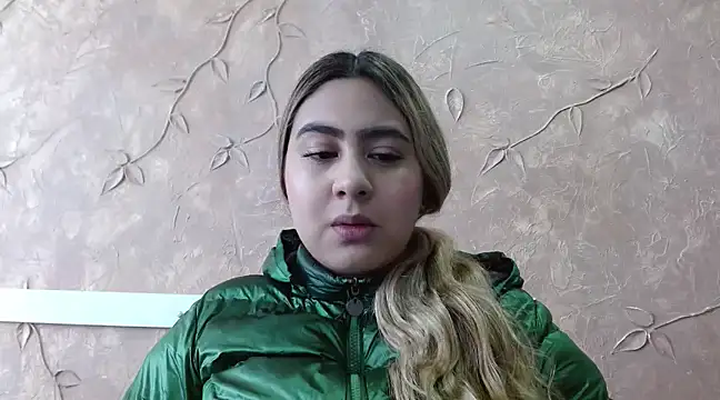 Miabonnett  online show from February 2025 12:04:02 PM