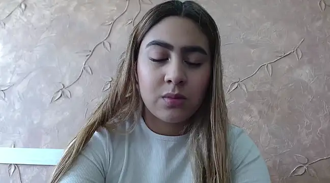 Miabonnett  online show from February 2025 12:06:02 PM