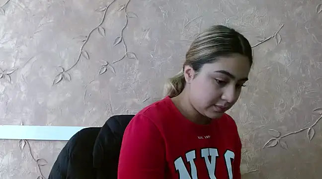 Miabonnett  online show from March 2025 12:06:02 PM