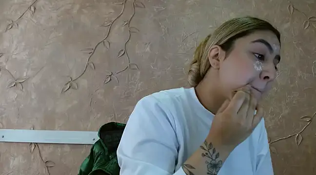 Miabonnett  online show from March 2025 12:03:01 PM