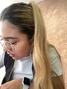 Miabonnett  online show from March 2025 03:13:02 PM