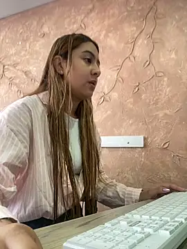 Miabonnett  online show from September 2025 11:54:01 AM